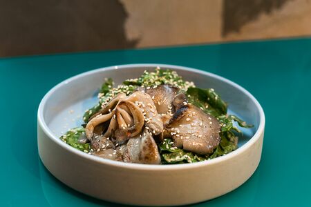 Вешенки и шпинат