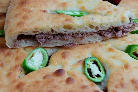 Пирог с говядиной и специями