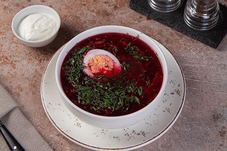 Борщ с пампушками, смальцем и сметаной