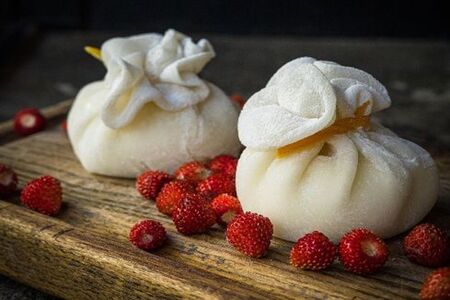 Хинкали с клубникой