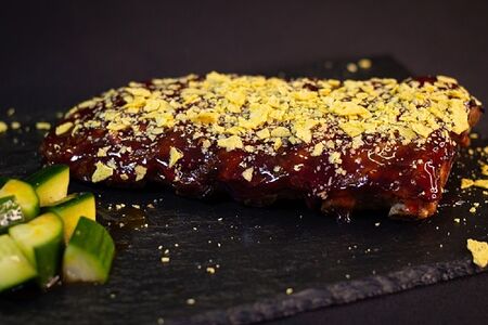 Свиные ребра с брусникой