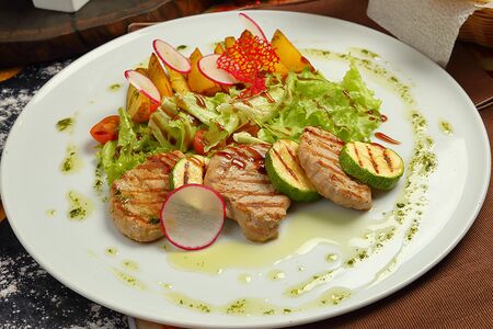 Медальоны из свинины