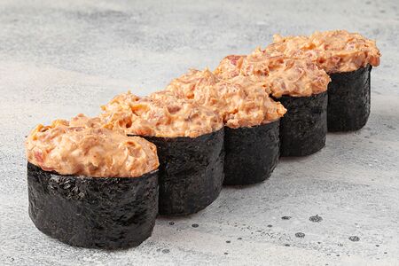 Гунканы с тунцом