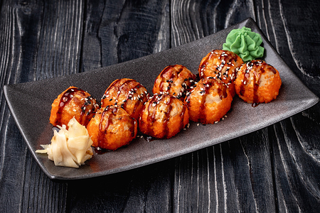 Запеченный ролл с лососем и тунцом