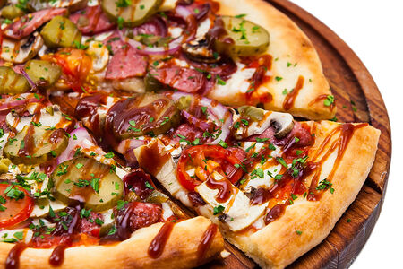 Пицца с охотничьими колбасками