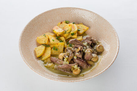 Бефстроганов с картофелем