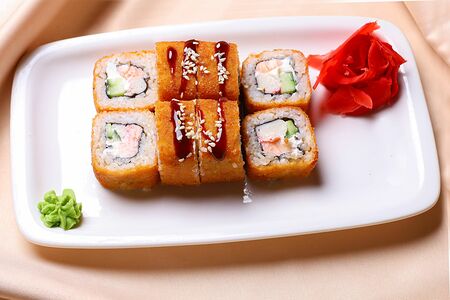 Горячий ролл с крабом