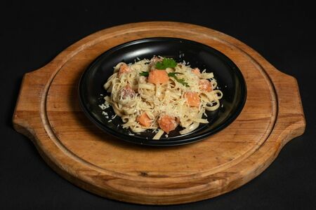 Сливочный удон с лососем