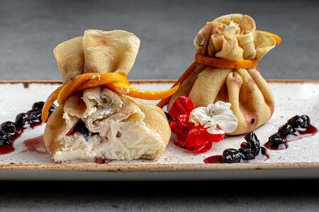 Блины с сыром Маскарпоне и вареньем из смородины