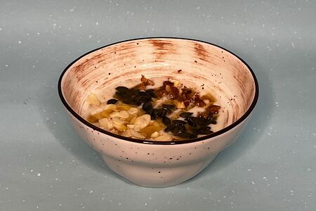 Овсяная каша с орехами