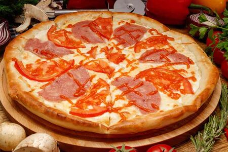 Пикантная на пышном тесте