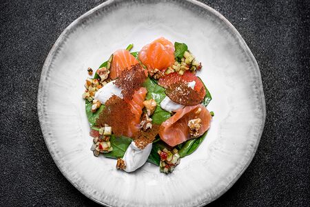 Салат с лососем слабосоленым