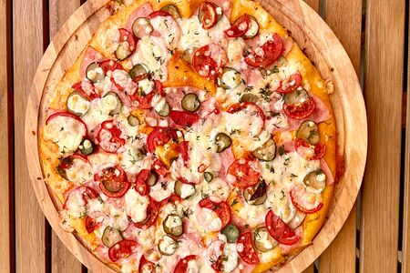 Пицца с ветчиной