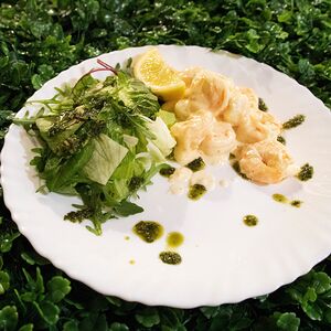 Тигровые креветки в сливочном соусе с чесноком