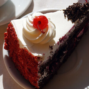 Торт Черный лес кусочек