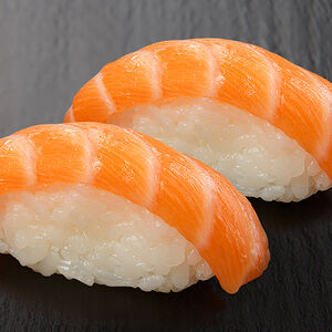 Суши с лососем, 2 шт