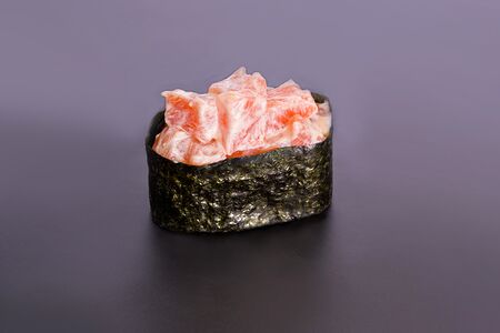 Суши спайси Копченый лосось