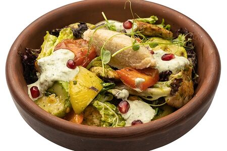 Гриль-салат с бедром цыпленка