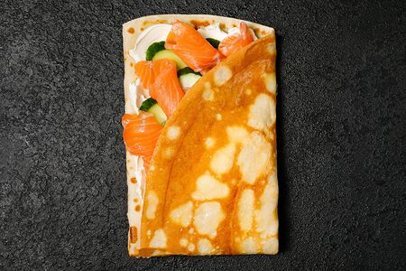 Блин со слабосолёной семгой