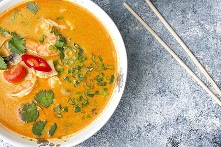 Малазийский суп карри с курицей и креветками
