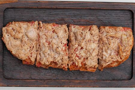 Тунец, сыр и томаты