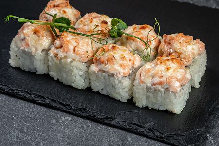 Запечённый лосось с авокадо