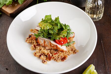 Филе куриное су-вид с киноа и вялеными томатами