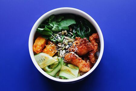 Боул с курицей и карамельной тыквой