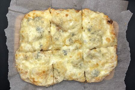 Римская пицца Четыре сыра