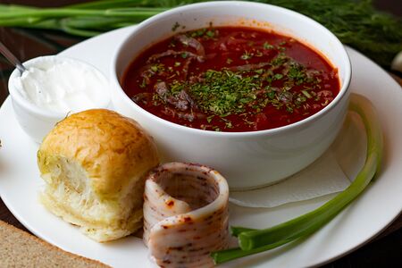 Борщ с гренками и смалец