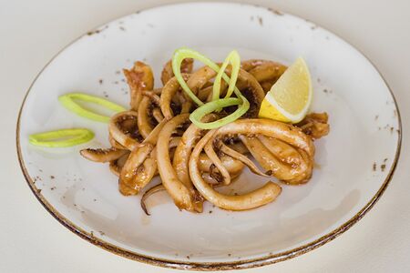 Салат с щупальцами кальмара