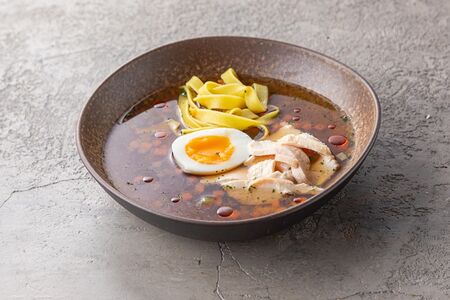 Куриный бульон с домашней лапшой