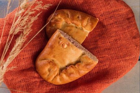 Кальцоне ветчина-сыр