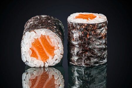 Мини ролл с лососем