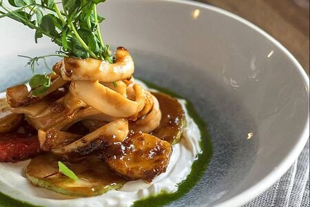 Кальмар в соусе унаги с печеными овощами