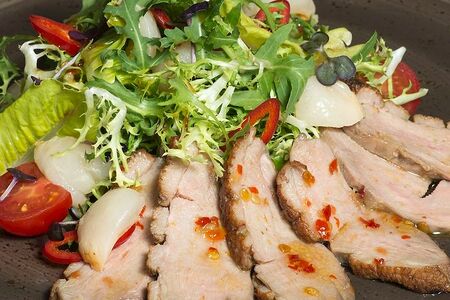 Салат с утиной грудкой и личи