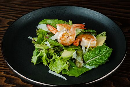 Салат со спаржей и креветкой