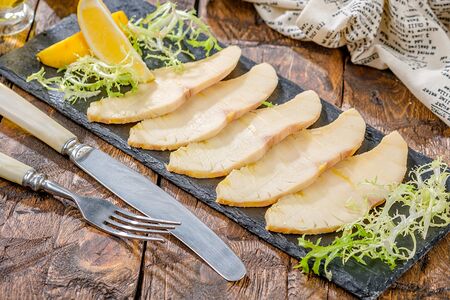 Осетрина горячего копчения