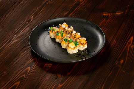 Запеченный ролл с мидиями под сыром