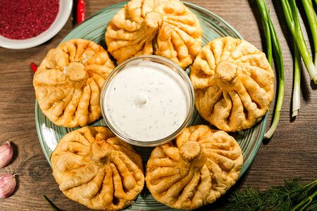 С курицей жареные