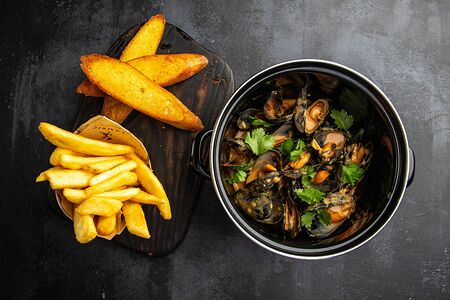 Мидии в соусе том ям