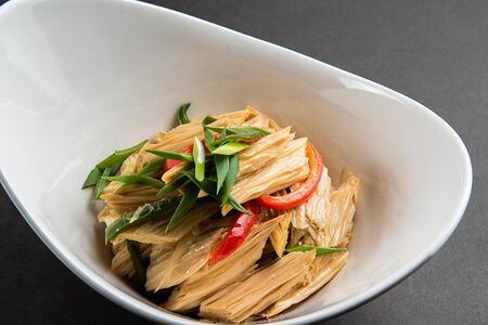 Салат из спаржи