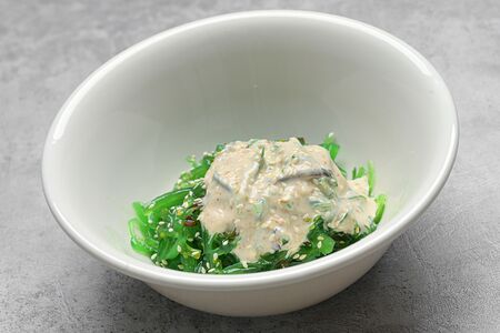 Чука салат с ореховым соусом