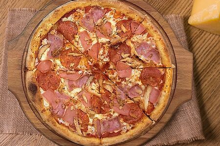 Пицца Мясные деликатесы