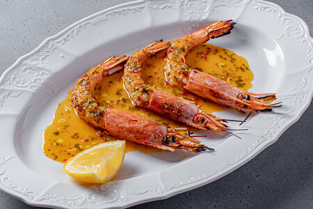 Креветки пиль-пиль с пряным маслом