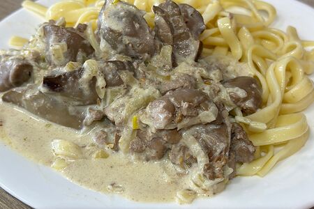 Куриная печень в сливочном соусе