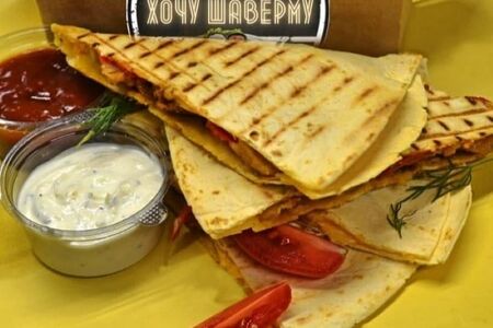 Кесадилья с томатами