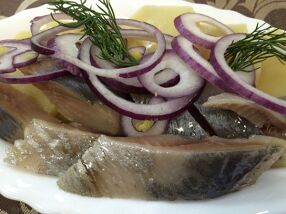 Филе сельди с отварным картофелем и луком