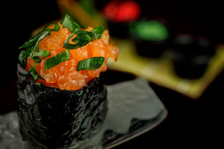 Острые суши Лосось