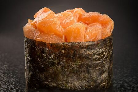 Суши острые с лососем